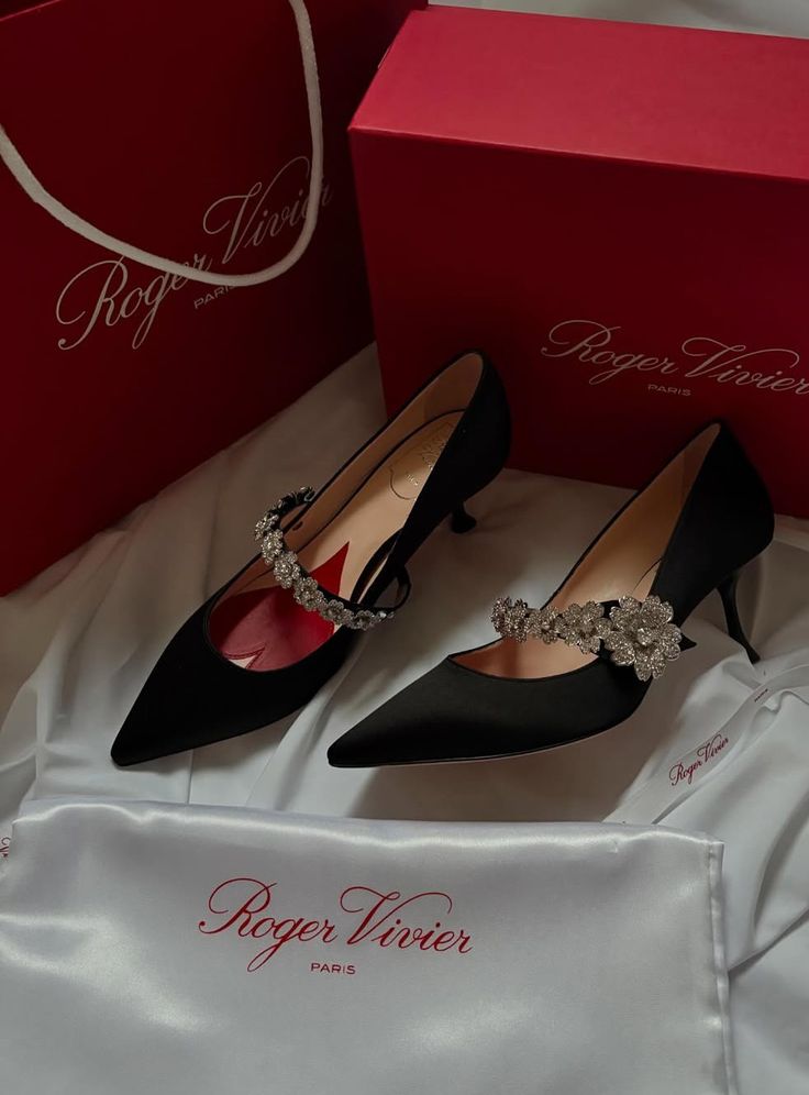 Đầm Nhung Dự Tiệc- Phụ Kiện