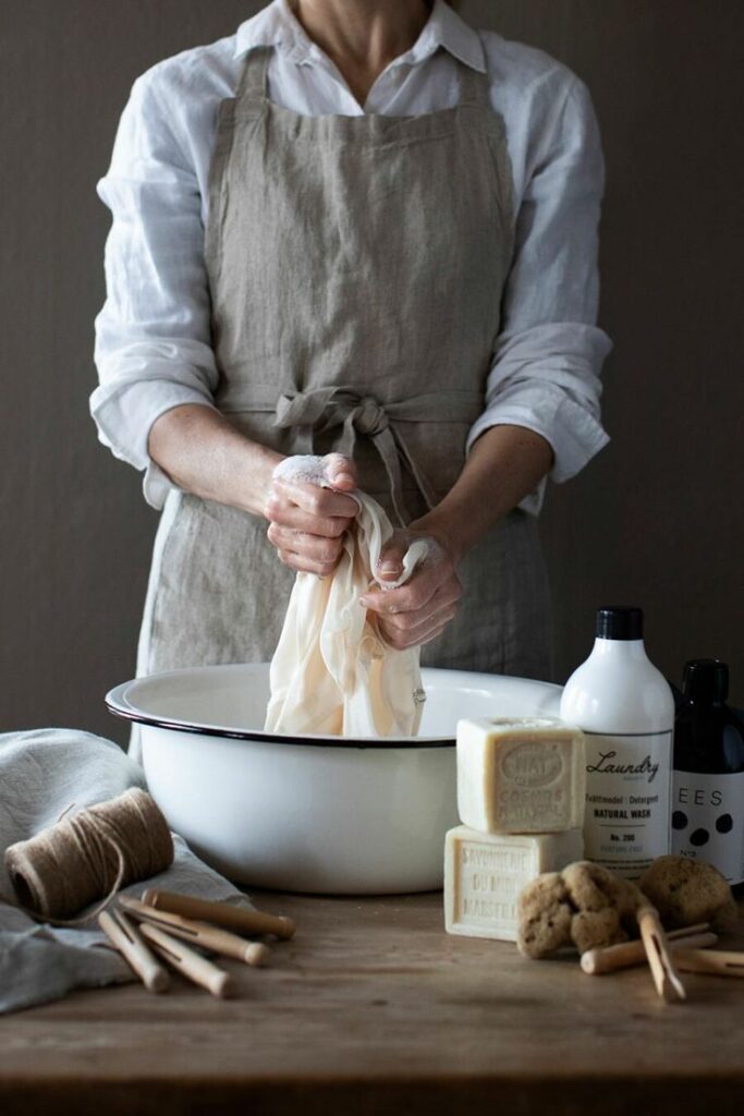 Váy Đi Tiệc Cưới Sang Chảnh - Mẹo Bảo Quản