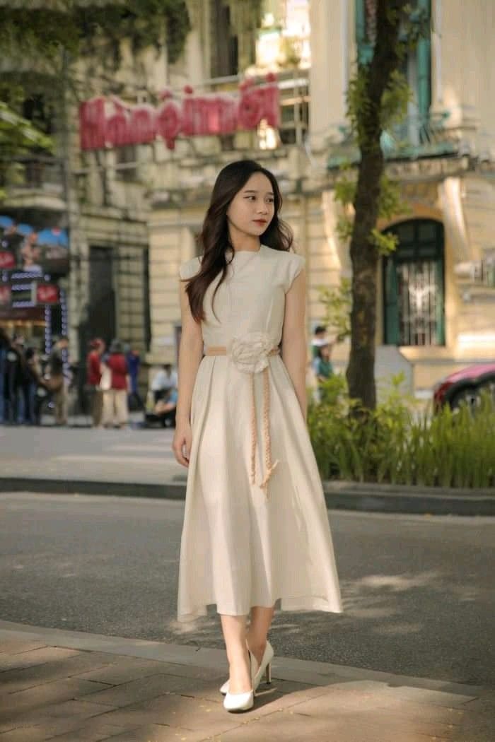 Lịch Sử Và Sự Phát Triển Của Váy Liền Thân Trong Thời Trang Hiện Đại