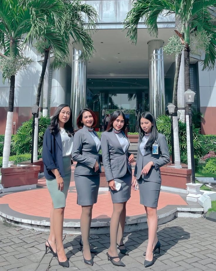 Đồng Phục Công Sở - Nâng Tầm Hình Ảnh Chuyên Nghiệp