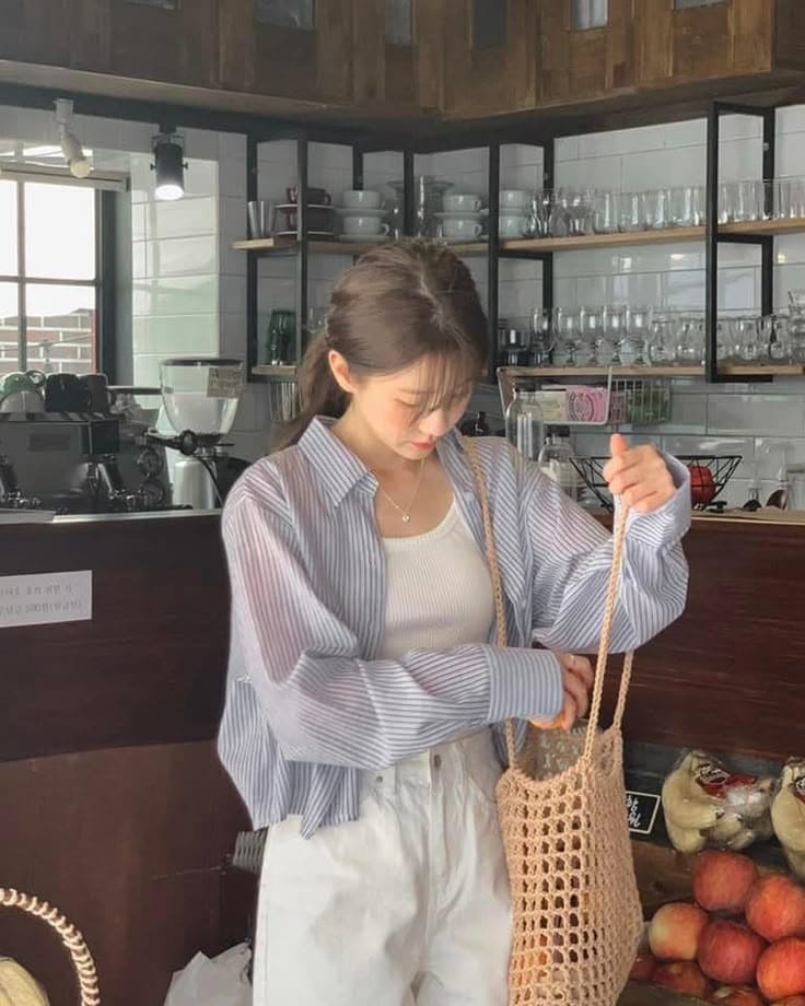 Áo Sơ Mi Croptop Công Sở - Sự Mới Mẻ Trong Thời Trang Văn Phòng