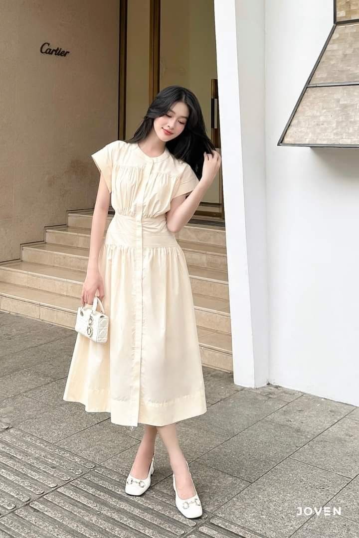 Lịch Sử Và Sự Phát Triển Của Váy Suông Trong Thời Trang Công Sở