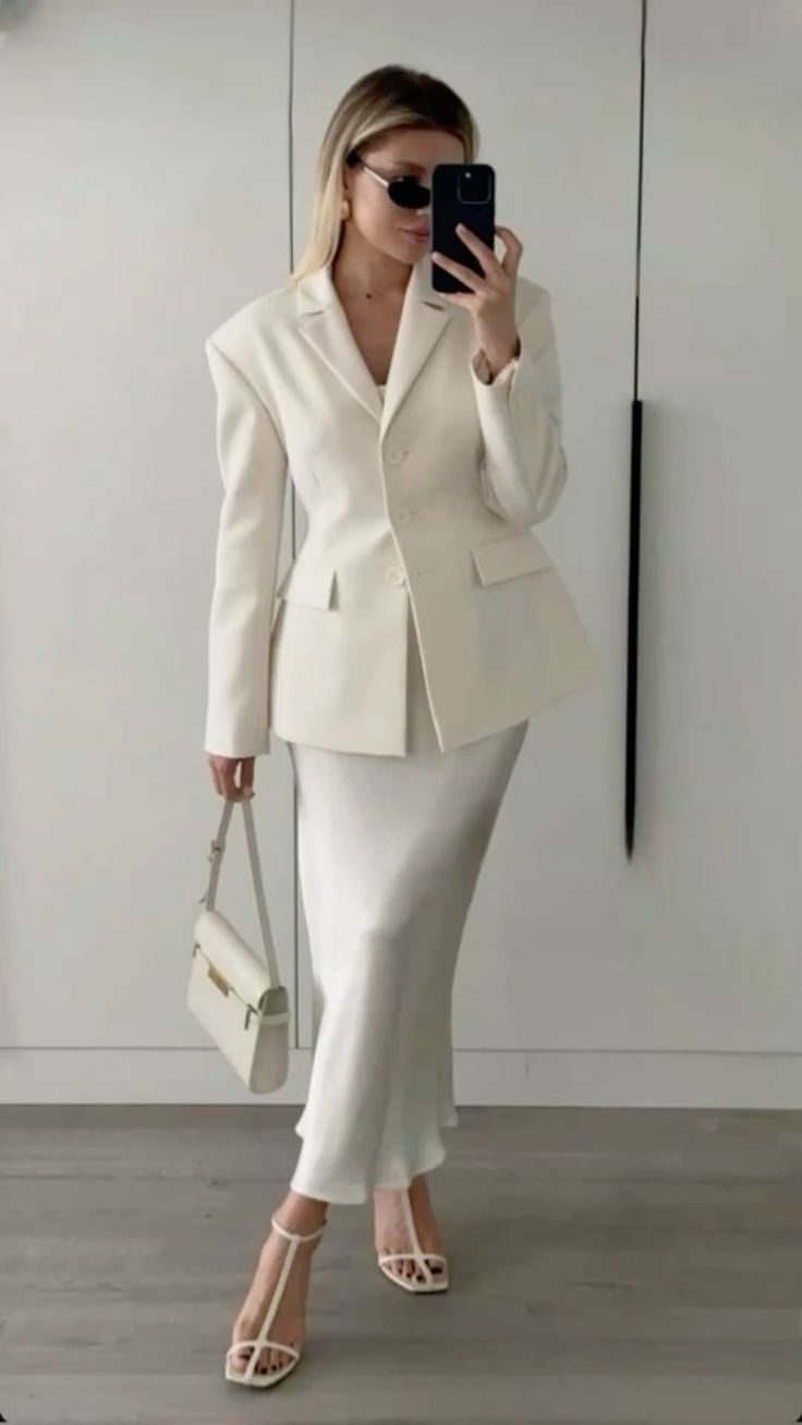 Phối đồ công sở với áo Blazer