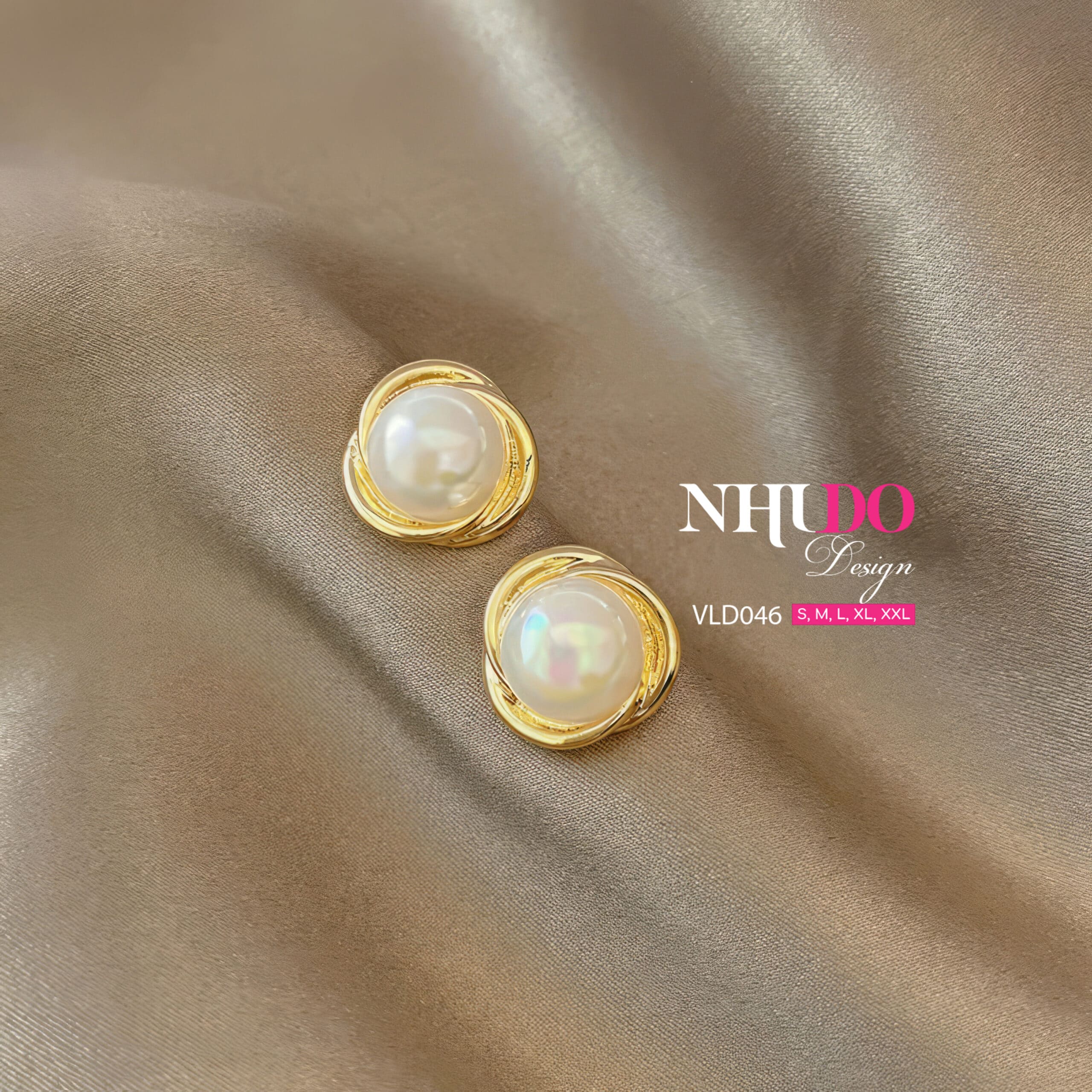 Phụ kiện vòng ngọc trai phối với váy nữ công sở