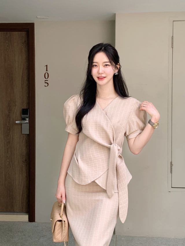 Phụ kiện phối với thời trang công sở hàng hiệu