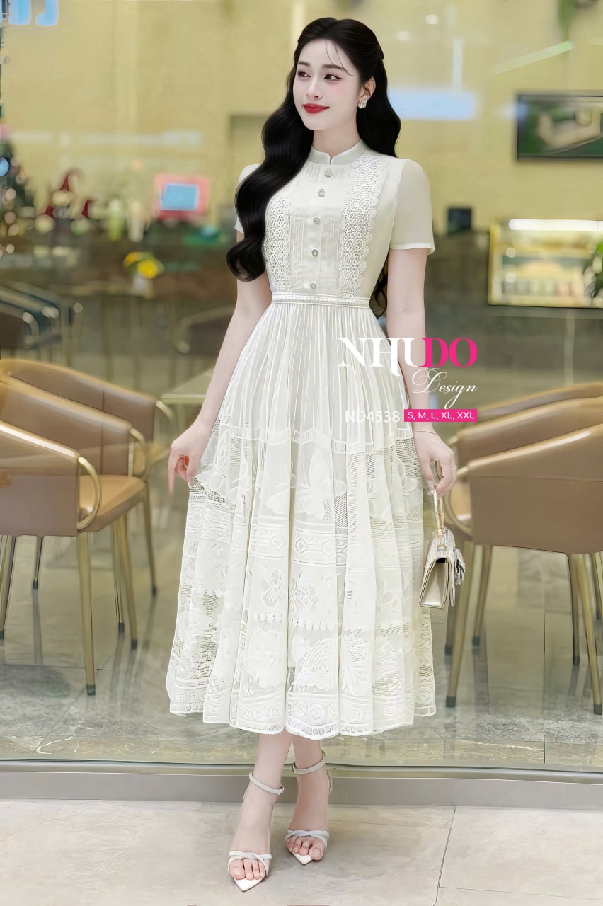 Váy Dáng Xòe Với Chi Tiết Độc Đáo